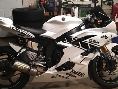 Meilleurs Carénages Moto Yamaha YZF 600 R6 2006-2007 - Blanc Noir Brillant Motul Michelin